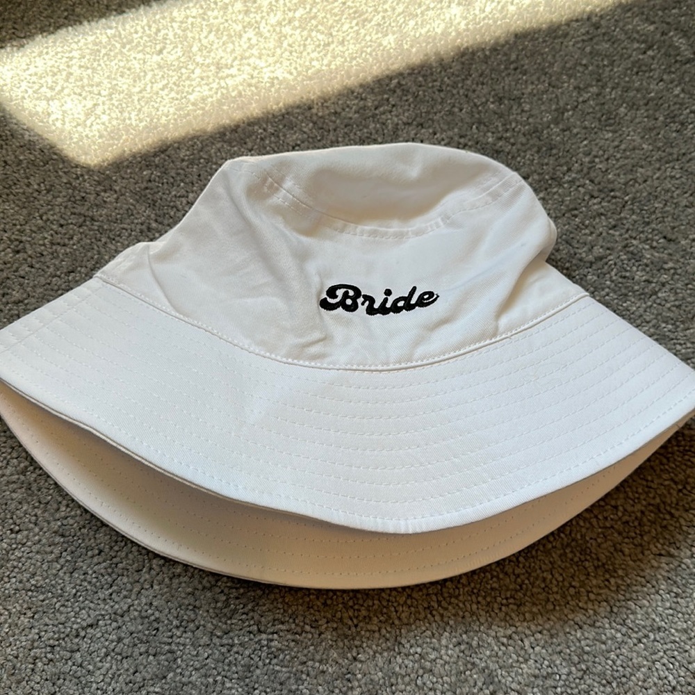 Bride bucket hat